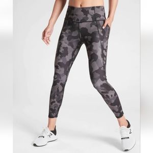Athleta 7/8 Lightning Tight Leggings Gray Camo Size M Med Medium